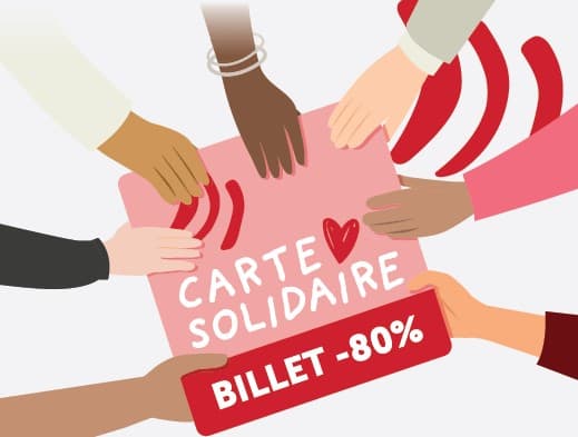 Des mains réunies autour de la Carte Solidaire à −80 %